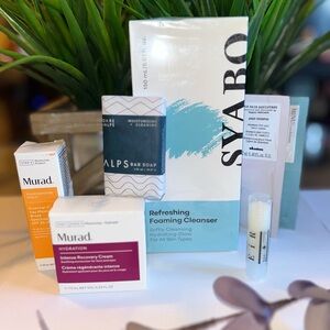 Murad Refreshing Foaming Cleanser with White and Blue Accents